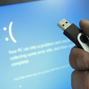 How do you create a WinPE bootable USB for Windows 7